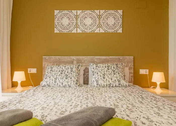 בית נופש Torreblanca 4bdr Townhouse With Stunning Views פואנגירולה